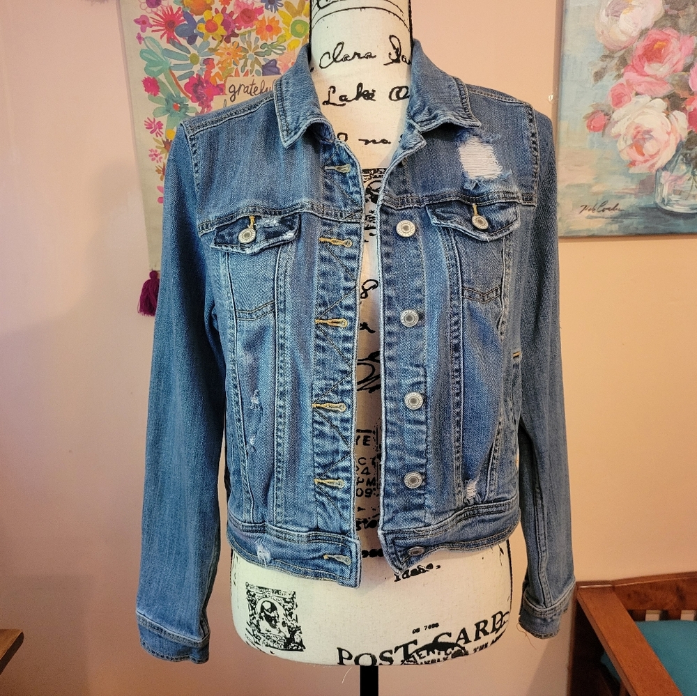 Mossimo Distressed Denim Jacket With Pockets, Stretchy, EUC, Small